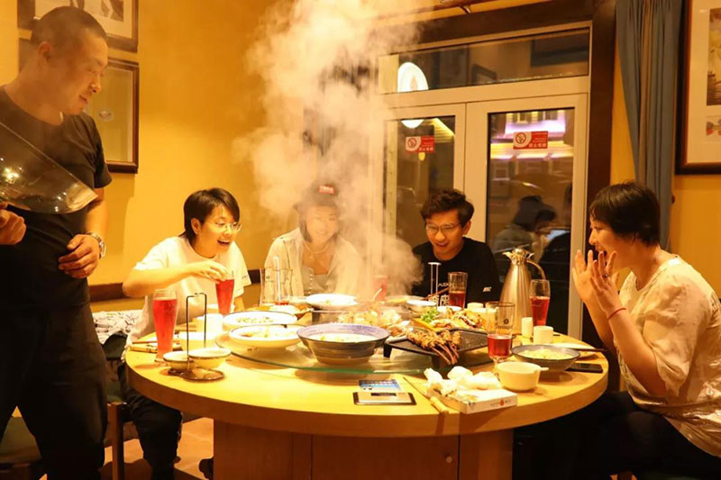 西海岸美食  在金沙滩邂逅满满海，来一场酣畅淋漓的夏日蒸鲜盛宴！