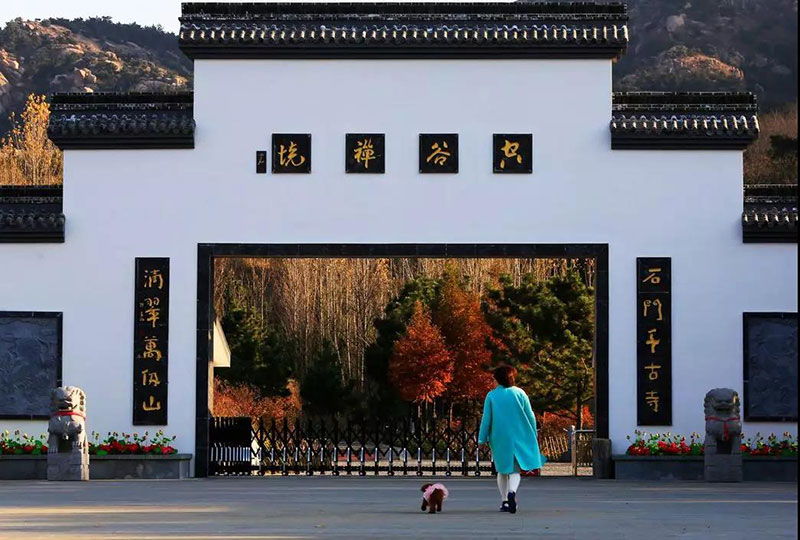 青岛大珠山景区石门千古寺，滴翠万仞山