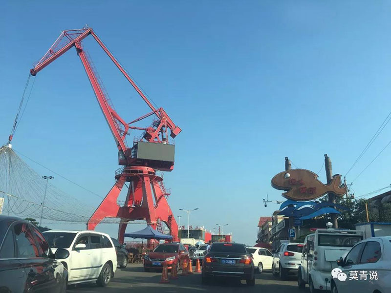 开海后的青岛积米崖海鲜市场