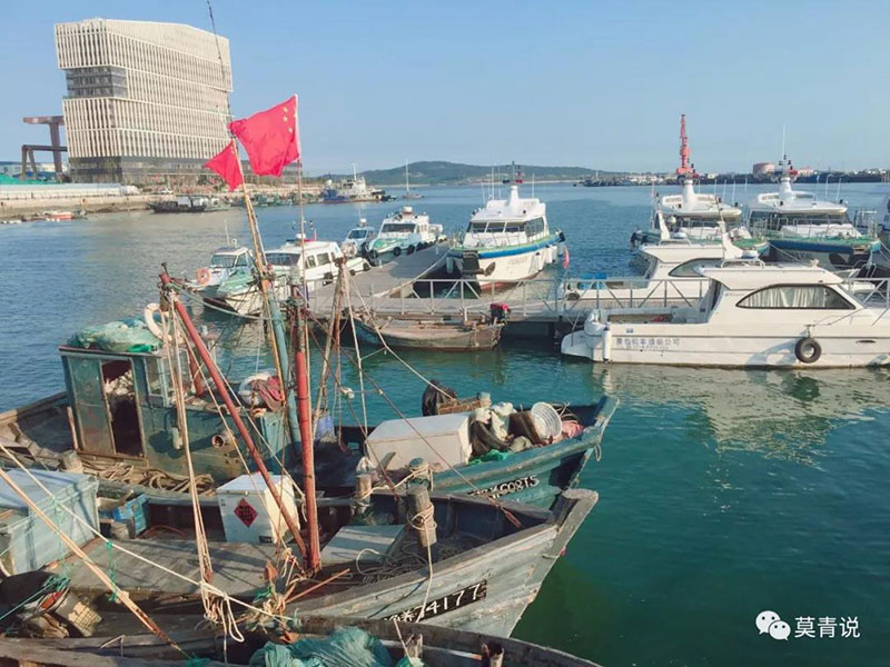 开海后的青岛积米崖海鲜市场