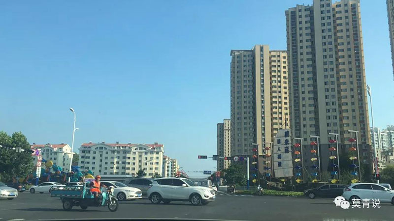 开海后的青岛积米崖海鲜市场