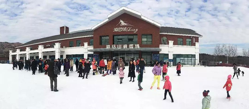 藏马山滑雪场，一站式拥有滑雪必备器具