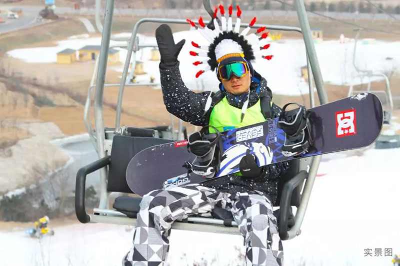 藏马山滑雪场开门纳客啦！还能骑马、泡温泉...速速带娃来打卡！