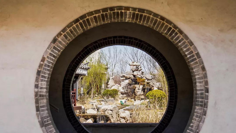 专家说，旅游选择户外的景点，这个藏在唐岛湾公园里的中国院子正合适